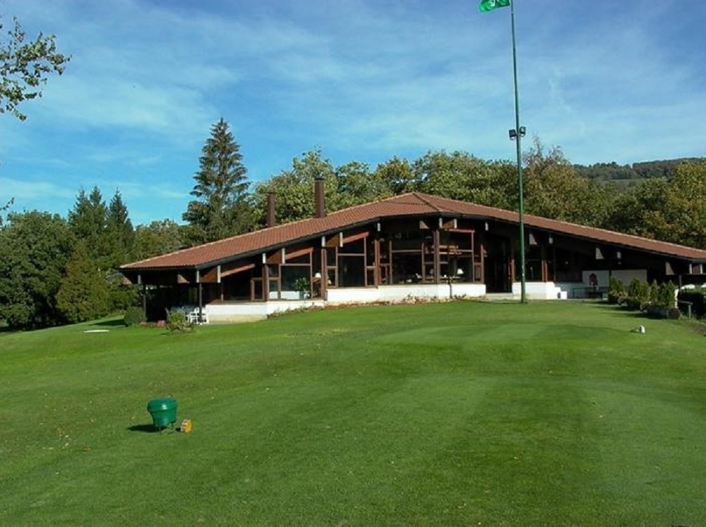 Vue du club-house du golf d'Ulzama