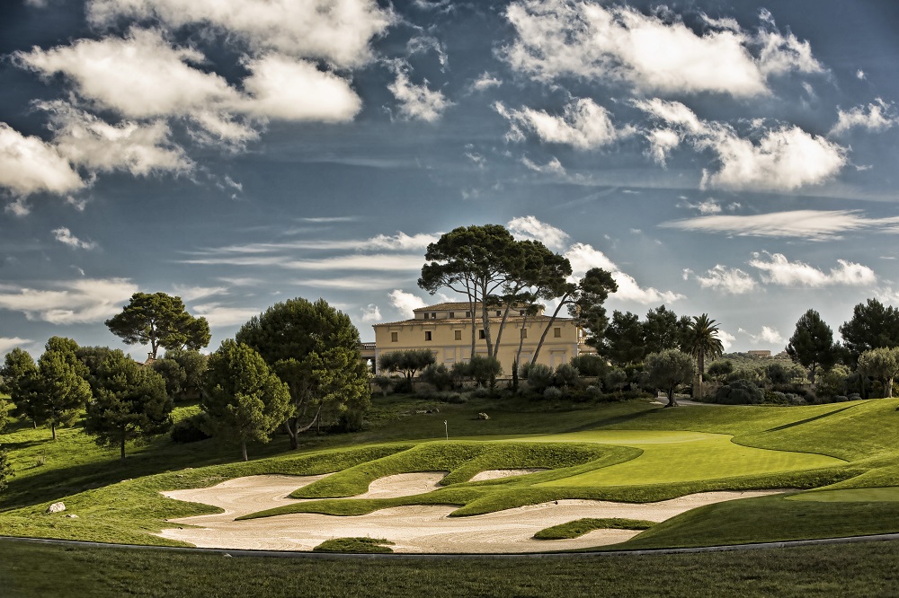 Vue sur le green et le club-house du golf Son Gual Mallorca