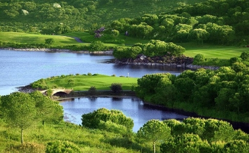 Les lacs du golf de la Reserva.
