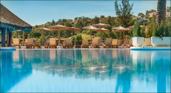 La piscine de l'hôtel la cala Caracala Spa Garden.