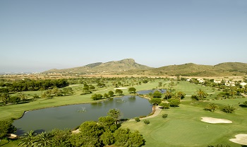Vue aérienne et obstacle d'eau sur le parcours de La Manga